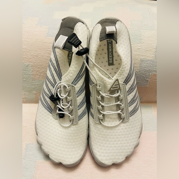 Water shoes - Picture 2 of 4